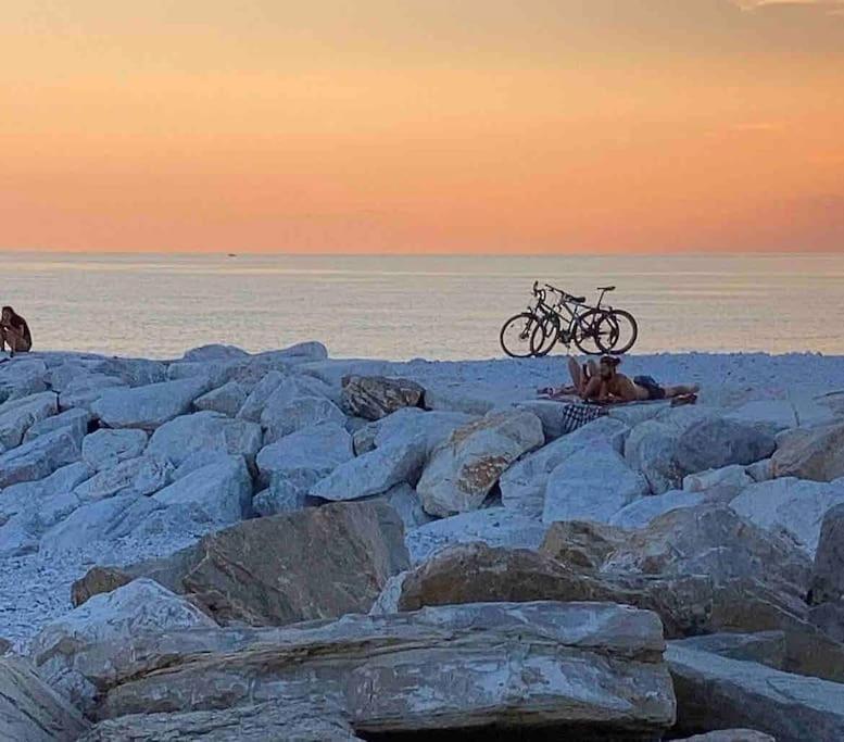 Il Faro Beach House Marina Di Pisa Exteriör bild