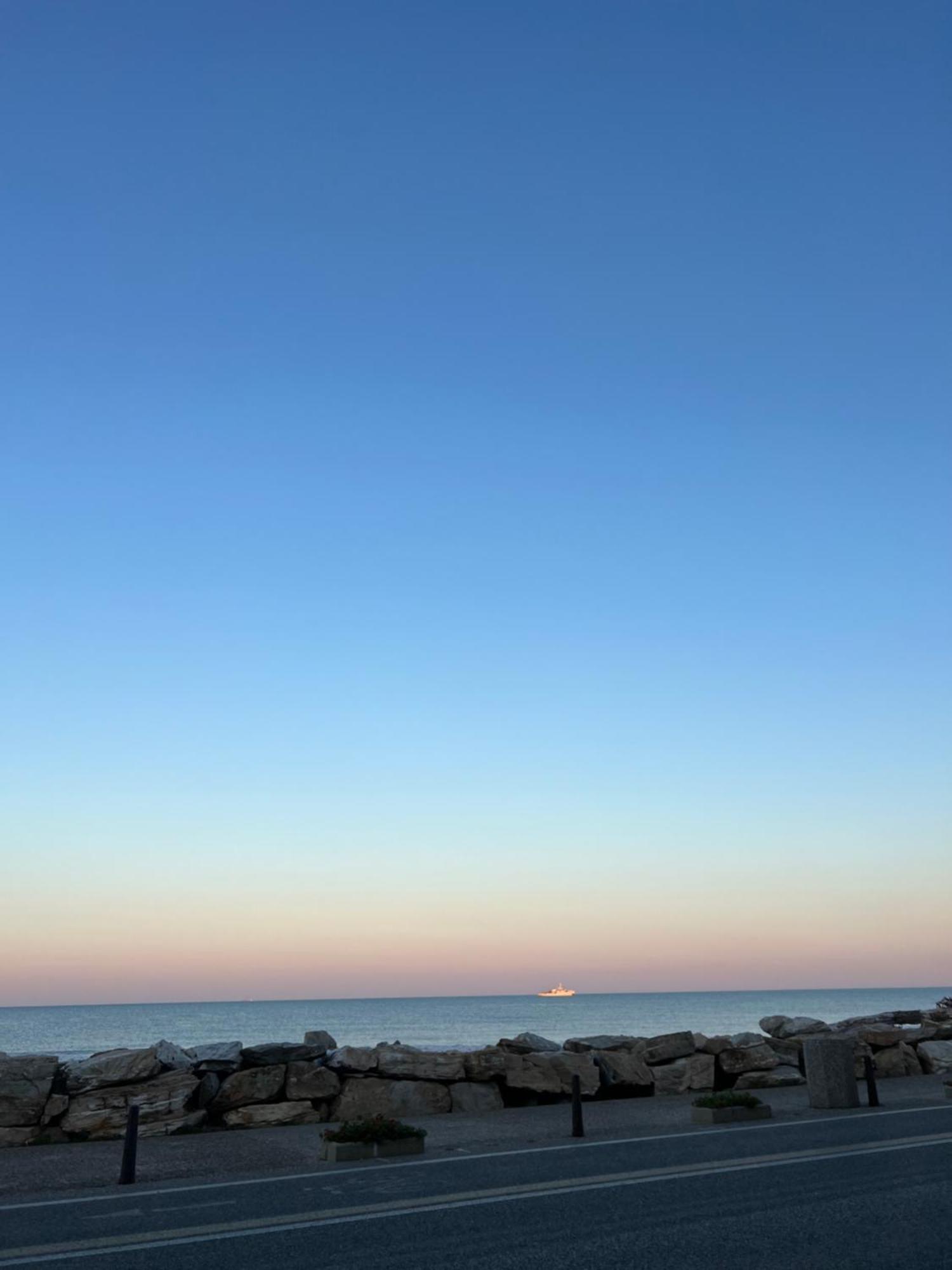 Il Faro Beach House Marina Di Pisa Exteriör bild